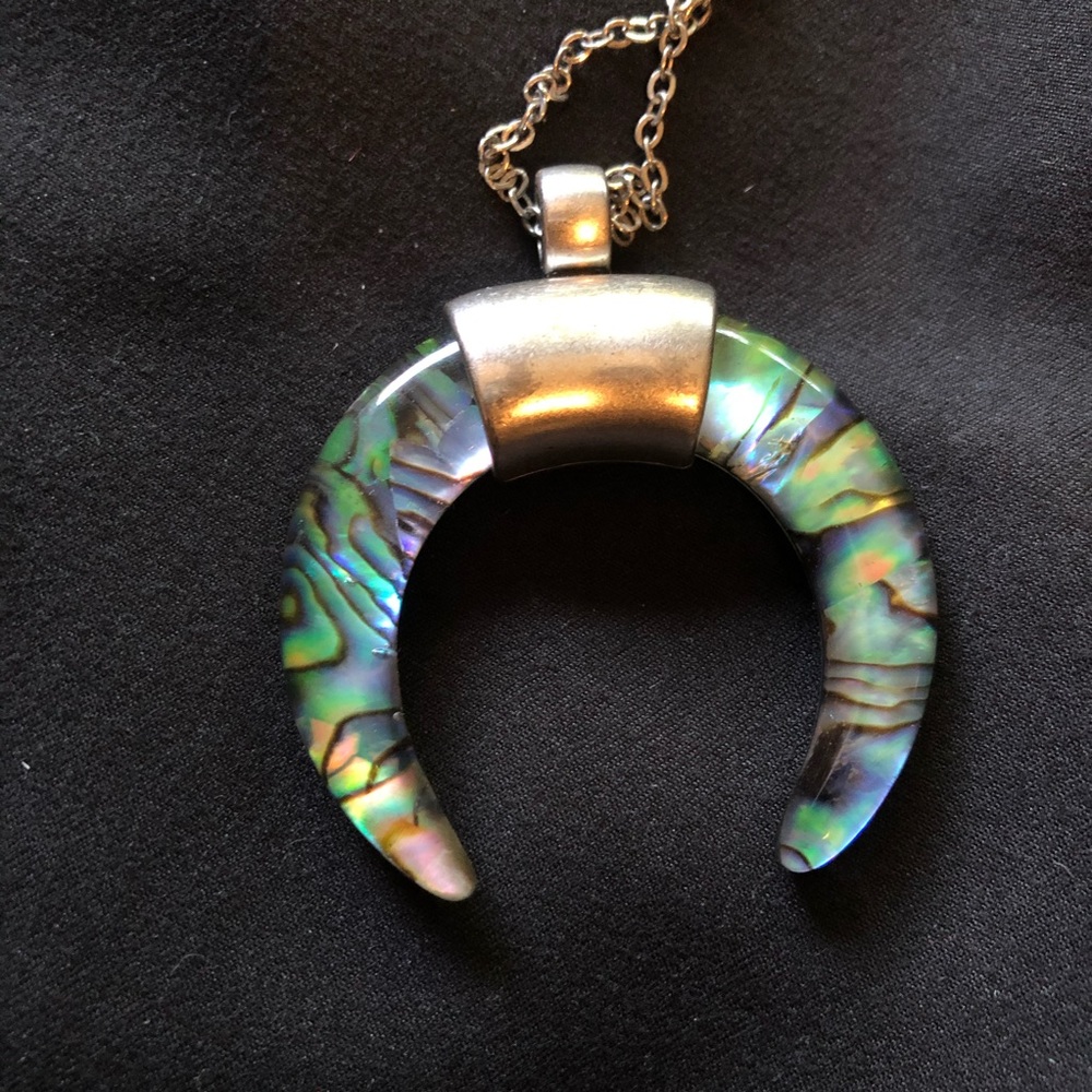 💜American Eagle mother of pearl necklace